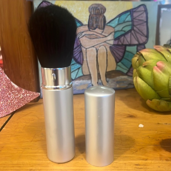 Make Up Brush - Picture 1 of 1